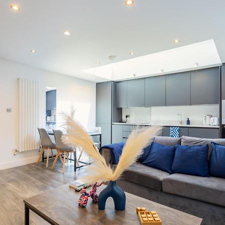 דירות לונדון Stylish 2-Bed Flat In The Heart Of West Hampstead מראה חיצוני תמונה