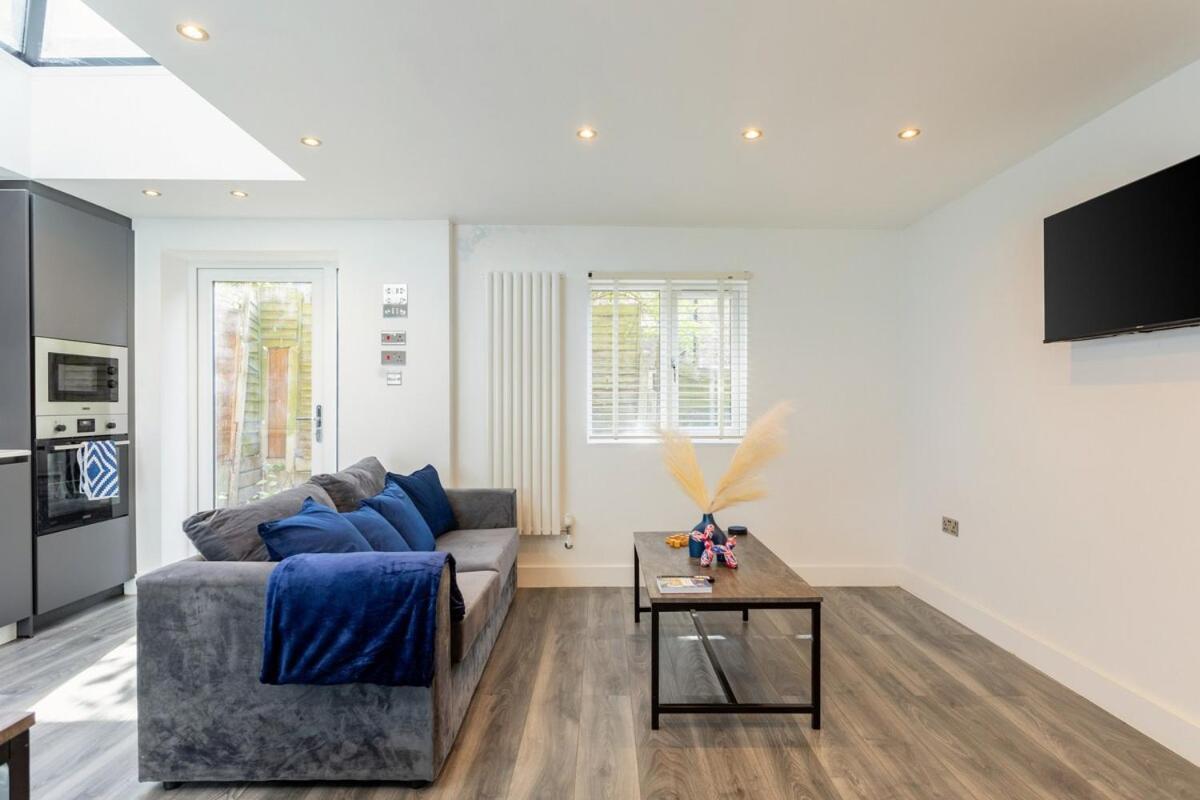 דירות לונדון Stylish 2-Bed Flat In The Heart Of West Hampstead מראה חיצוני תמונה