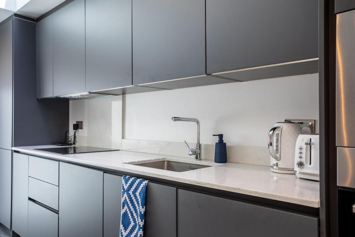 דירות לונדון Stylish 2-Bed Flat In The Heart Of West Hampstead מראה חיצוני תמונה