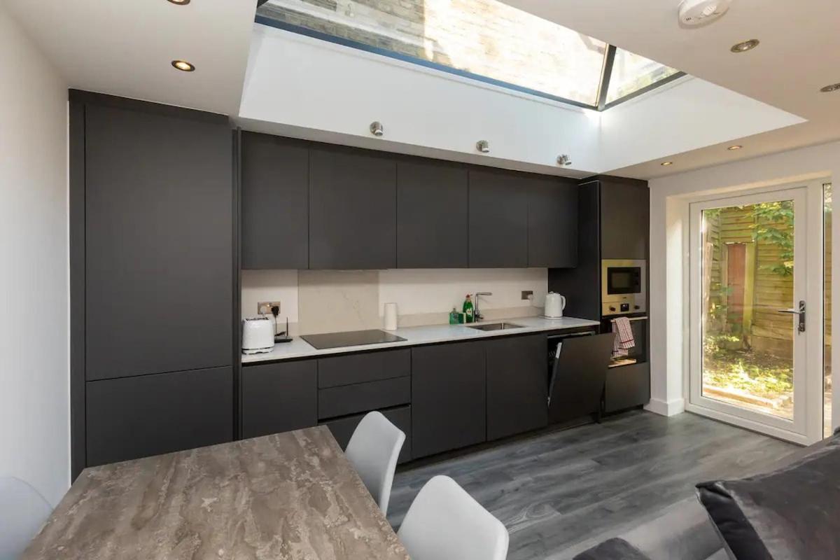 דירות לונדון Stylish 2-Bed Flat In The Heart Of West Hampstead מראה חיצוני תמונה