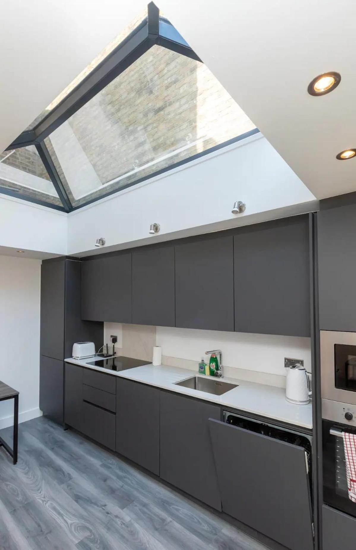 דירות לונדון Stylish 2-Bed Flat In The Heart Of West Hampstead מראה חיצוני תמונה